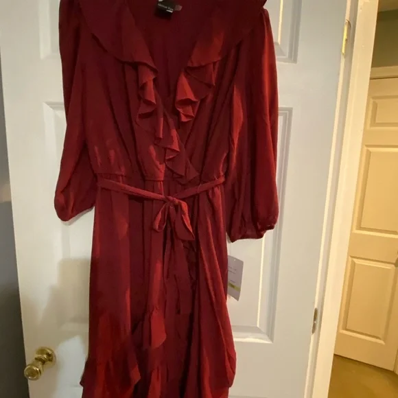 FREE SHOES WHEN YOU BUY THE DRESS! - Picture 1 of 5